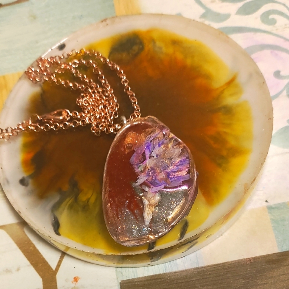 Elegant Purple and Gold Pendant Necklace